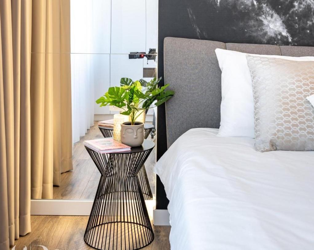Majestic Apartament With View In Magheru Bucureşti Exterior foto